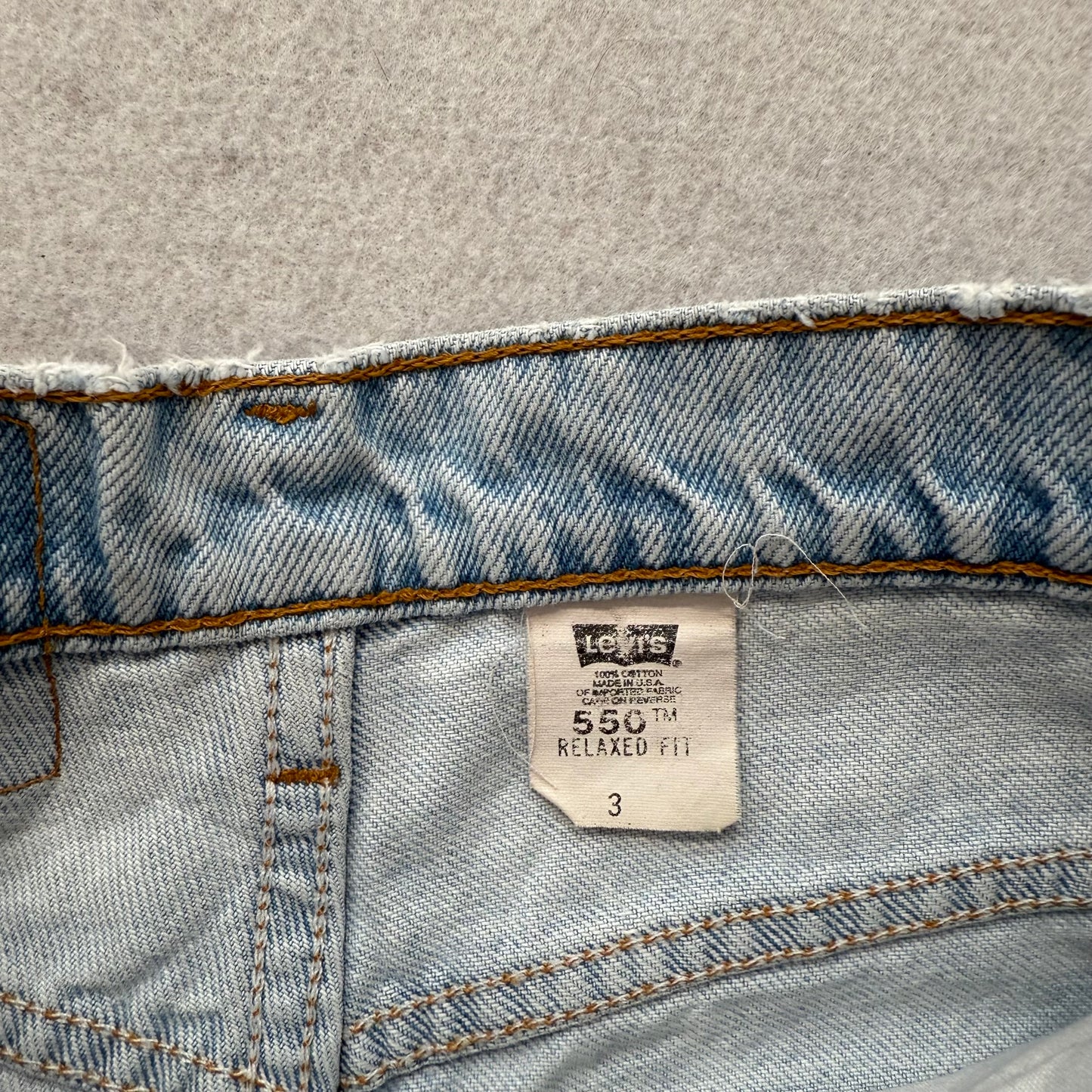 Levi Strauss & Co 550 Men's Light Wash Blue Denim Relaxed Fit Shorts Y2K Size 26