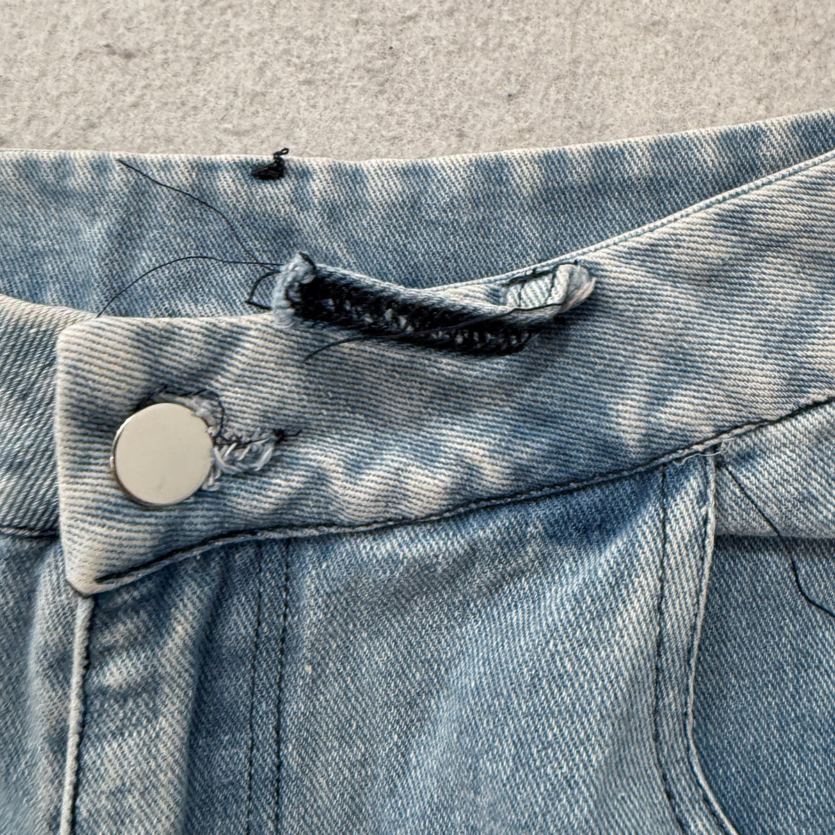 Unbranded Womens Light Wash Wide Leg Distressed Jeans Size 6 photo 3