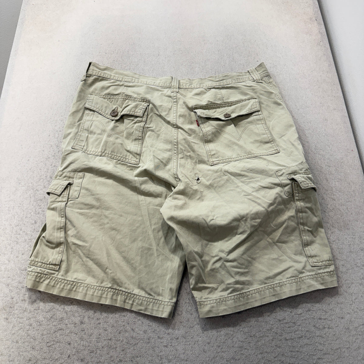 Levis Cargo Shorts Khaki Size 40 photo 2