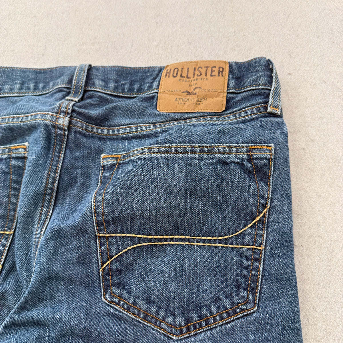Hollister Medium Wash Straight Jeans Size 32x30 photo 7