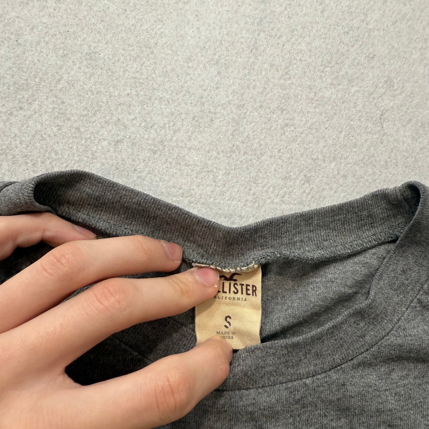 Hollister Men's Dark Gray Heather Cotton T-Shirt Long Sleeves Graphic Tee Size S