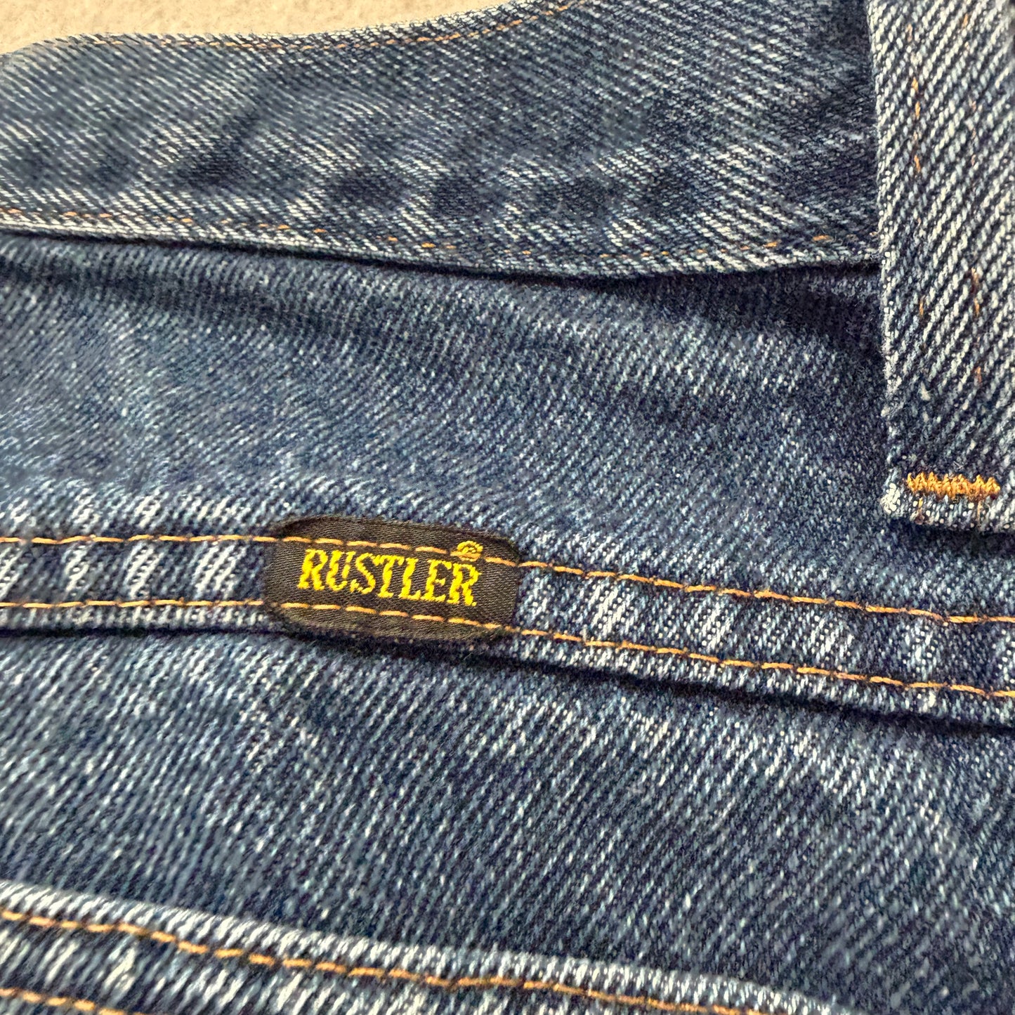Rustler Men's Blue Denim Jeans Relaxed Fit Zip-Fly Pockets Classic Size 33x30