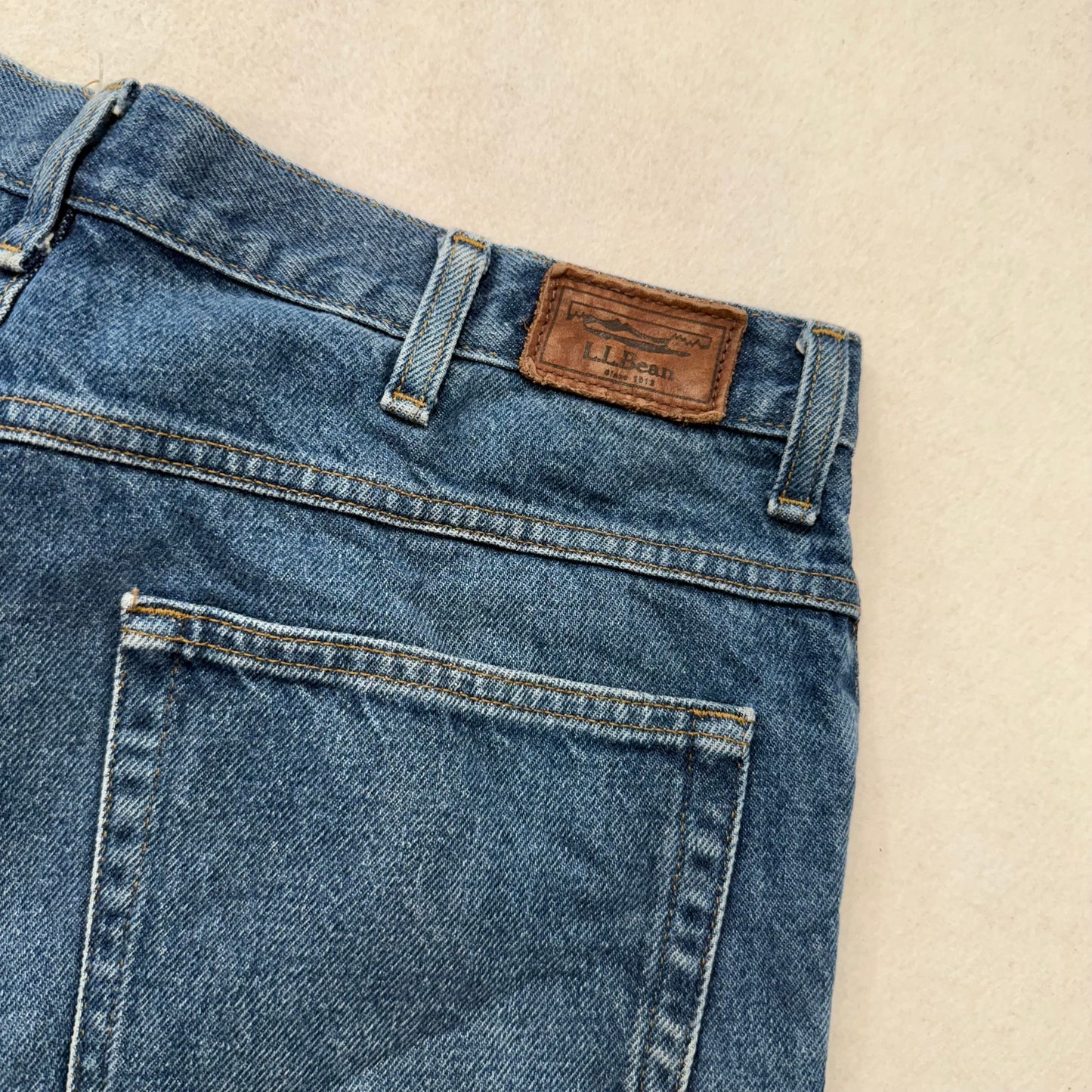 L.L.Bean Men's Medium Wash Blue Denim Natural Straight Fit Jeans Raw Hem Size 34
