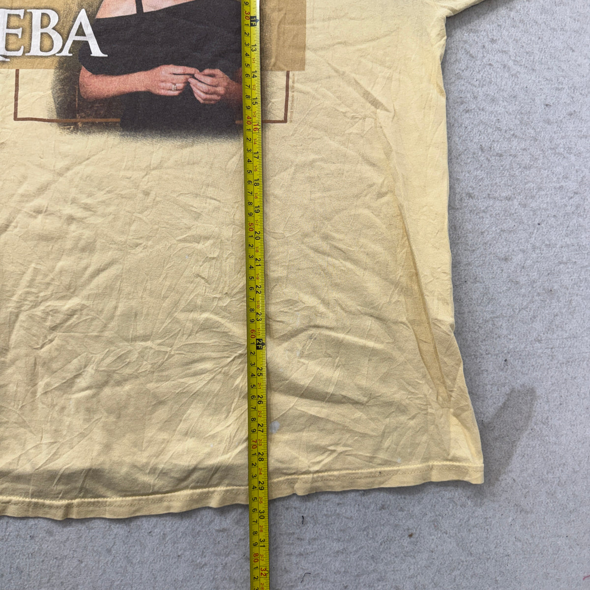 Reba McEntire yellow tee length measurement