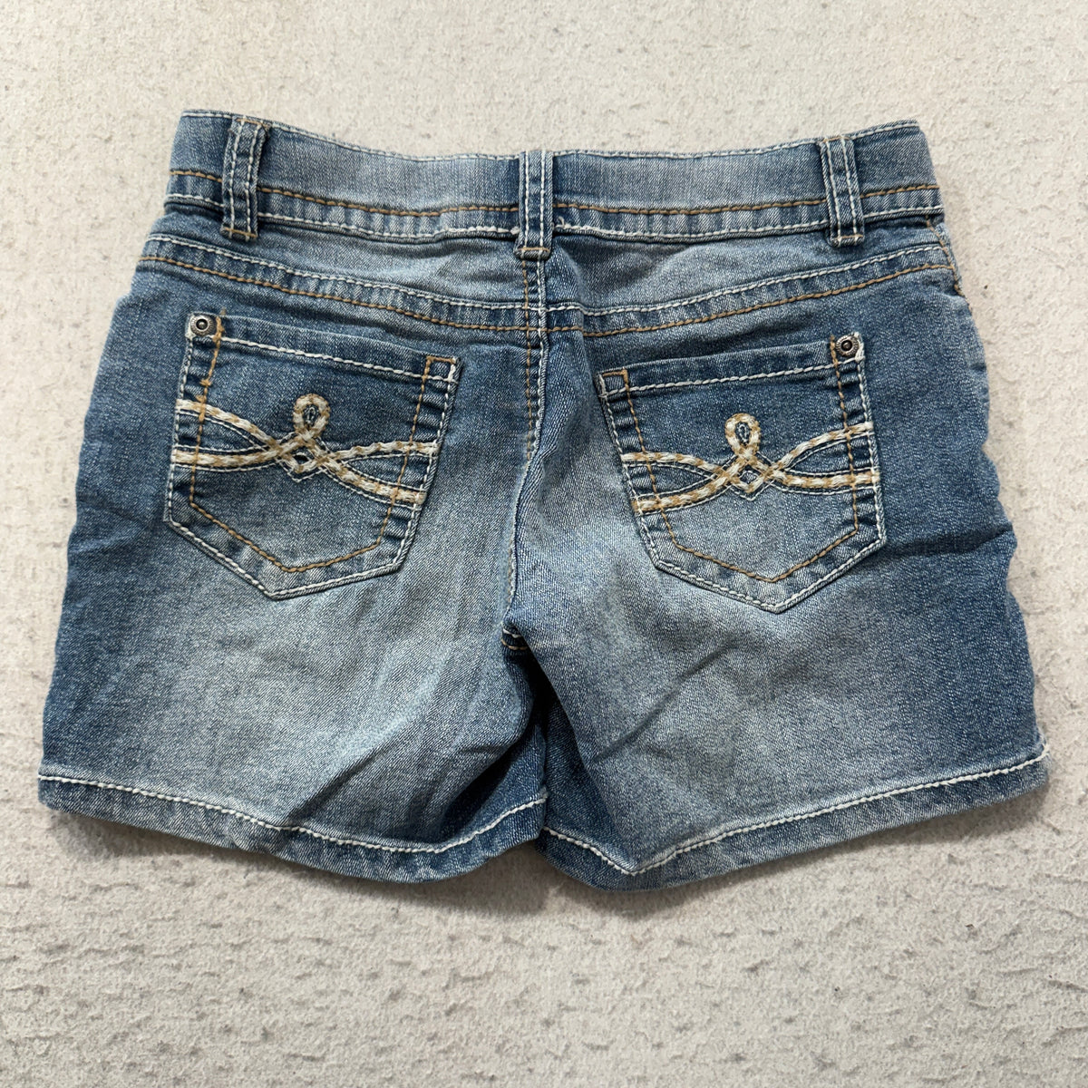 Mudd Denim Shorts Women's Medium Wash Blue Embroidered Pockets Size 14 photo 2