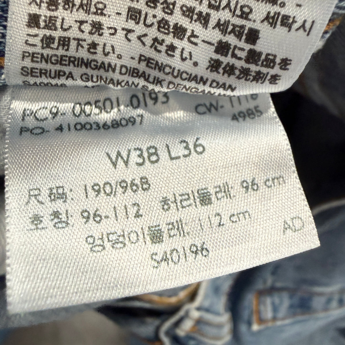 Levi's 501 Original Fit Jeans Men's Light Wash Blue Button Fly Straight Size 38x36 photo 3