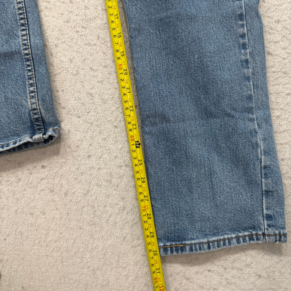 Levis Medium Wash Straight Leg Jeans Size 32x32 photo 5