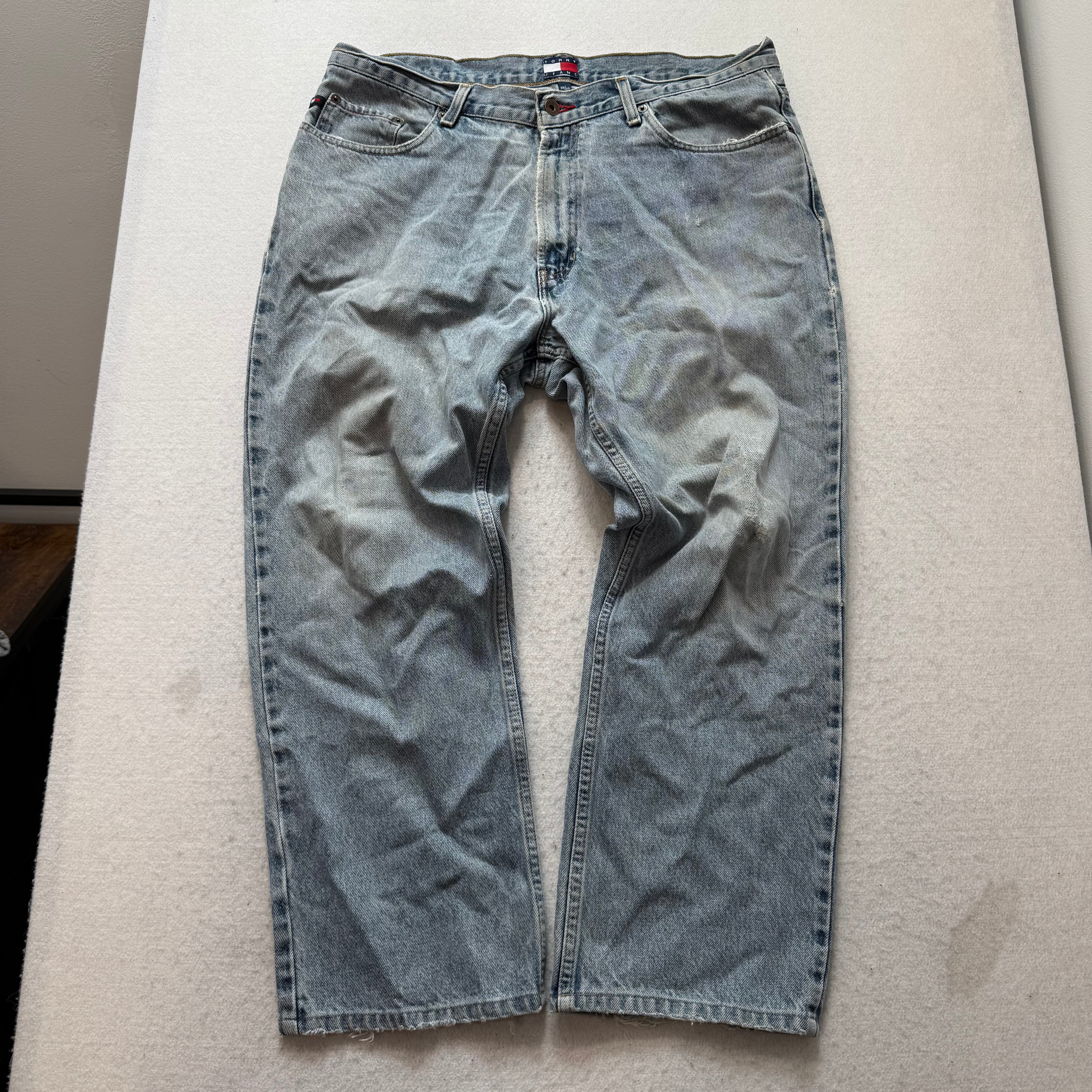 Tommy Hilfiger Men's Light Wash Blue Denim Baggy Straight Leg Jeans Size 36