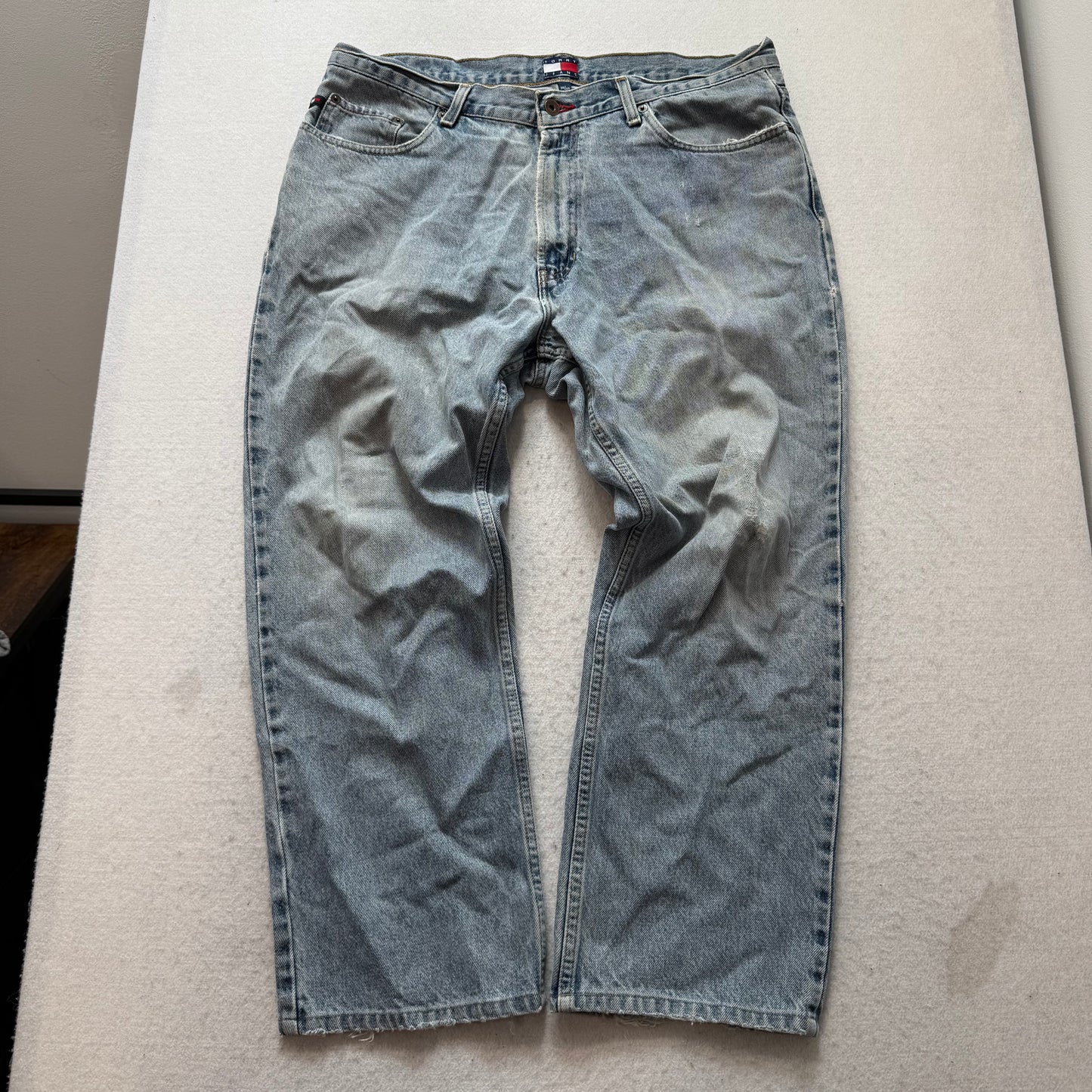 Tommy Hilfiger Men's Light Wash Blue Denim Baggy Straight Leg Jeans Size 36