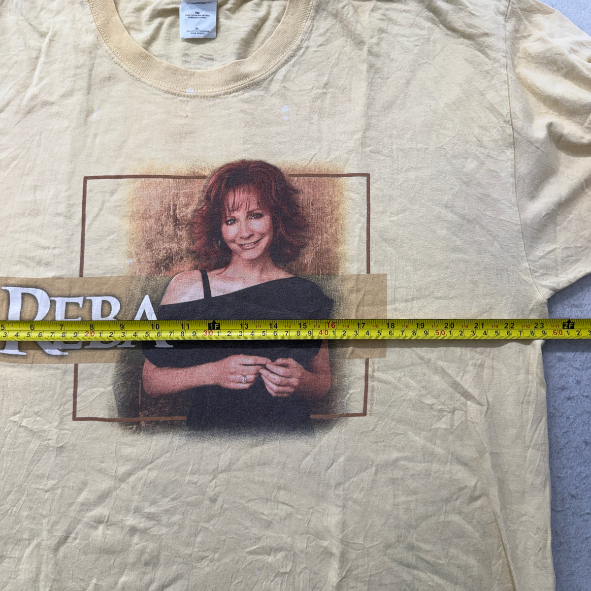 Reba McEntire yellow tee chest measurement