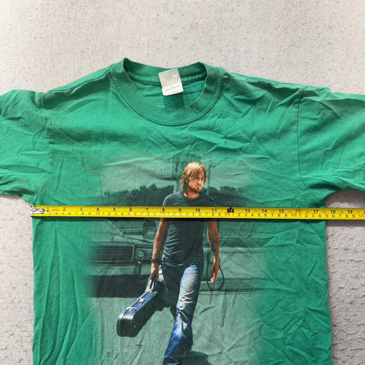 Gildan Graphic T-Shirt Men's Green Country Music Guitar Print Short Sleeve Size S photo 4