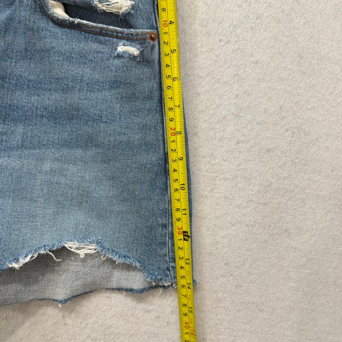 Abercrombie & Fitch Curve Love Women Medium Blue Denim Distressed Shorts Size 28