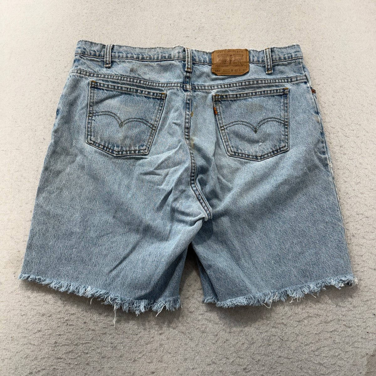 Levis Vintage 550 Light Wash Cutoff Jean Shorts Size 42 photo 2