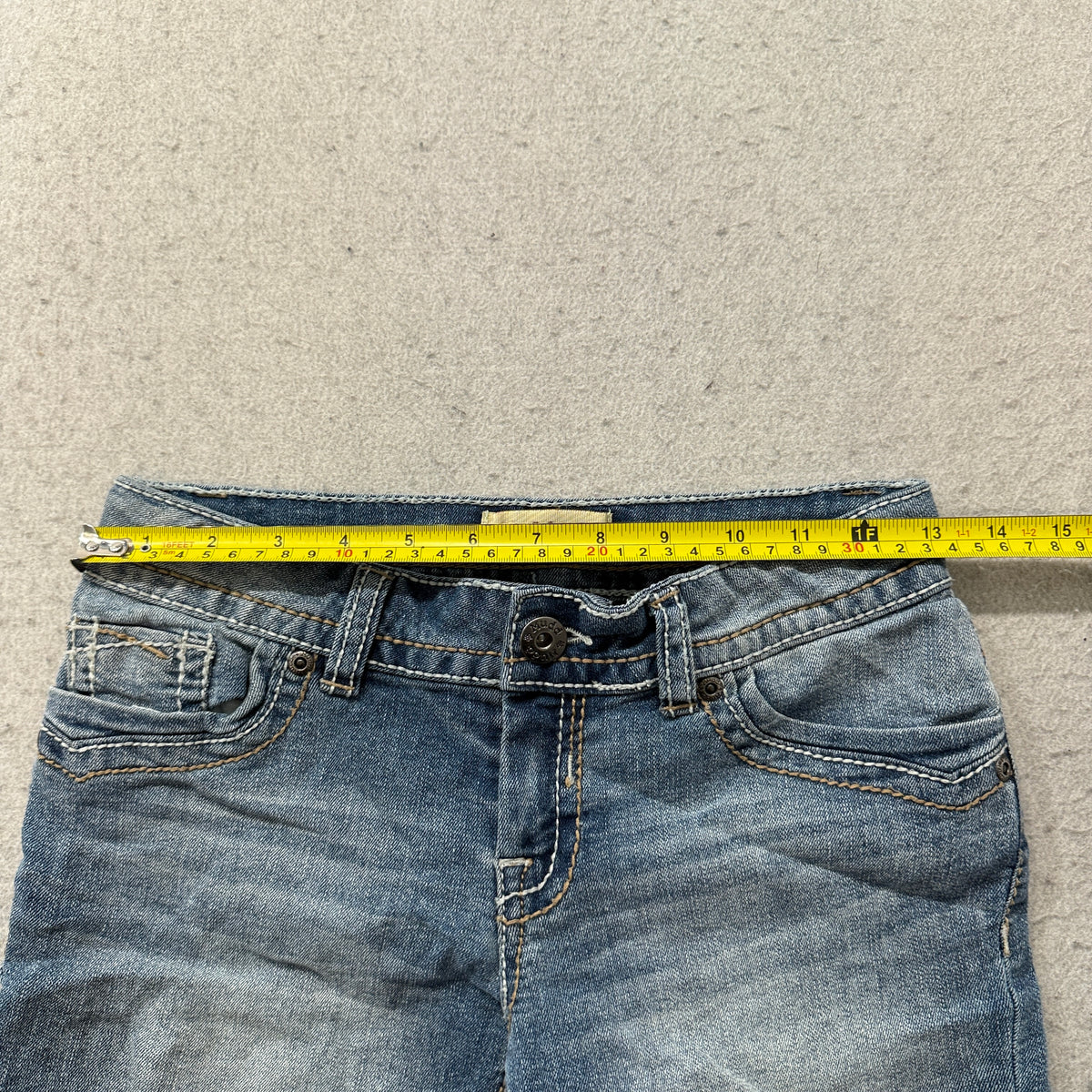 Mudd Denim Shorts Women's Medium Wash Blue Embroidered Pockets Size 14 photo 4