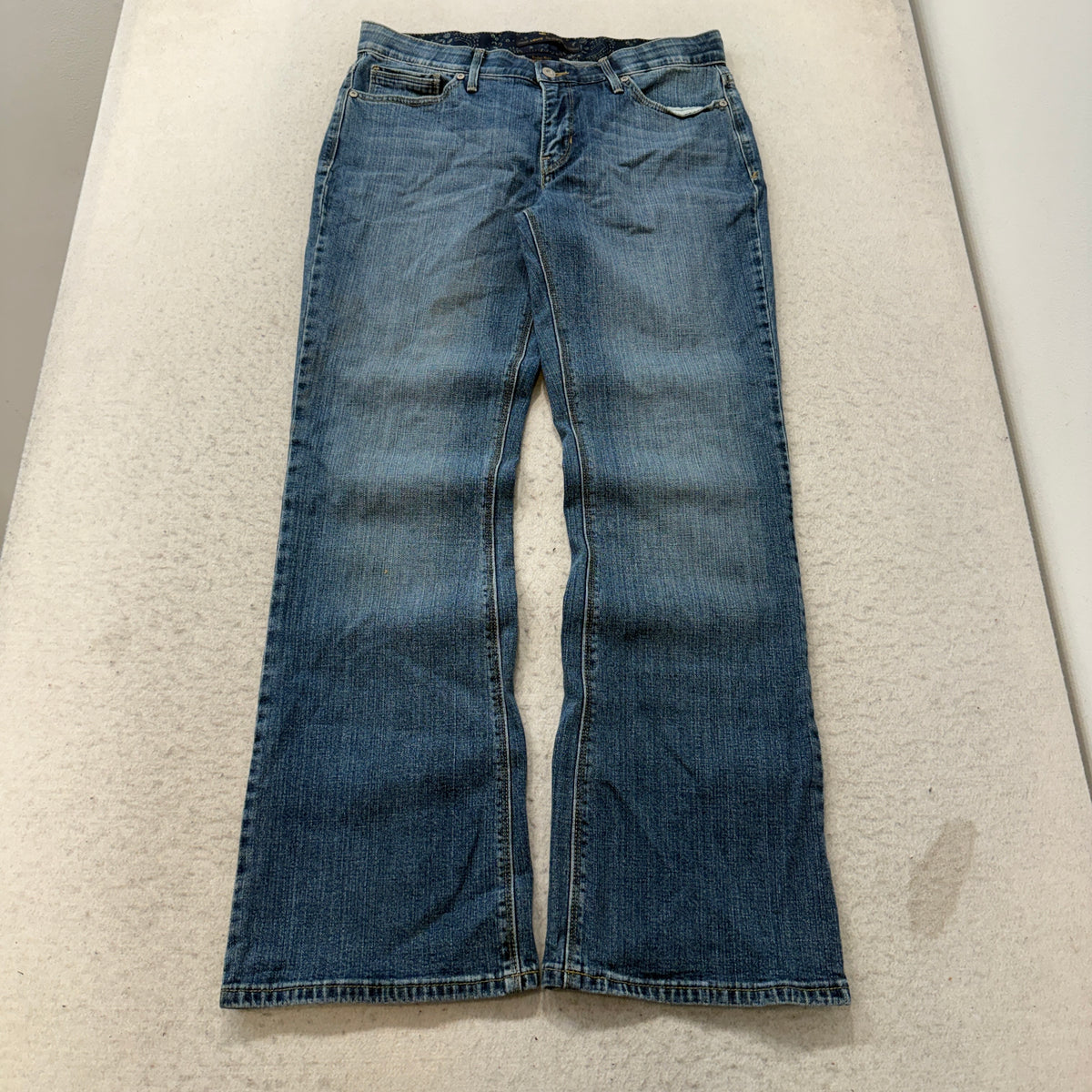 Levis 525 Perfect Waist Boot Cut Jeans Medium Wash Size 12 photo 1