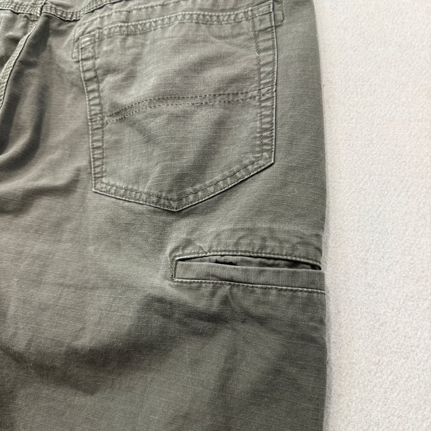 Wrangler Workwear Men's Olive Green Utility Pants Pockets Classic Y2K Size W36