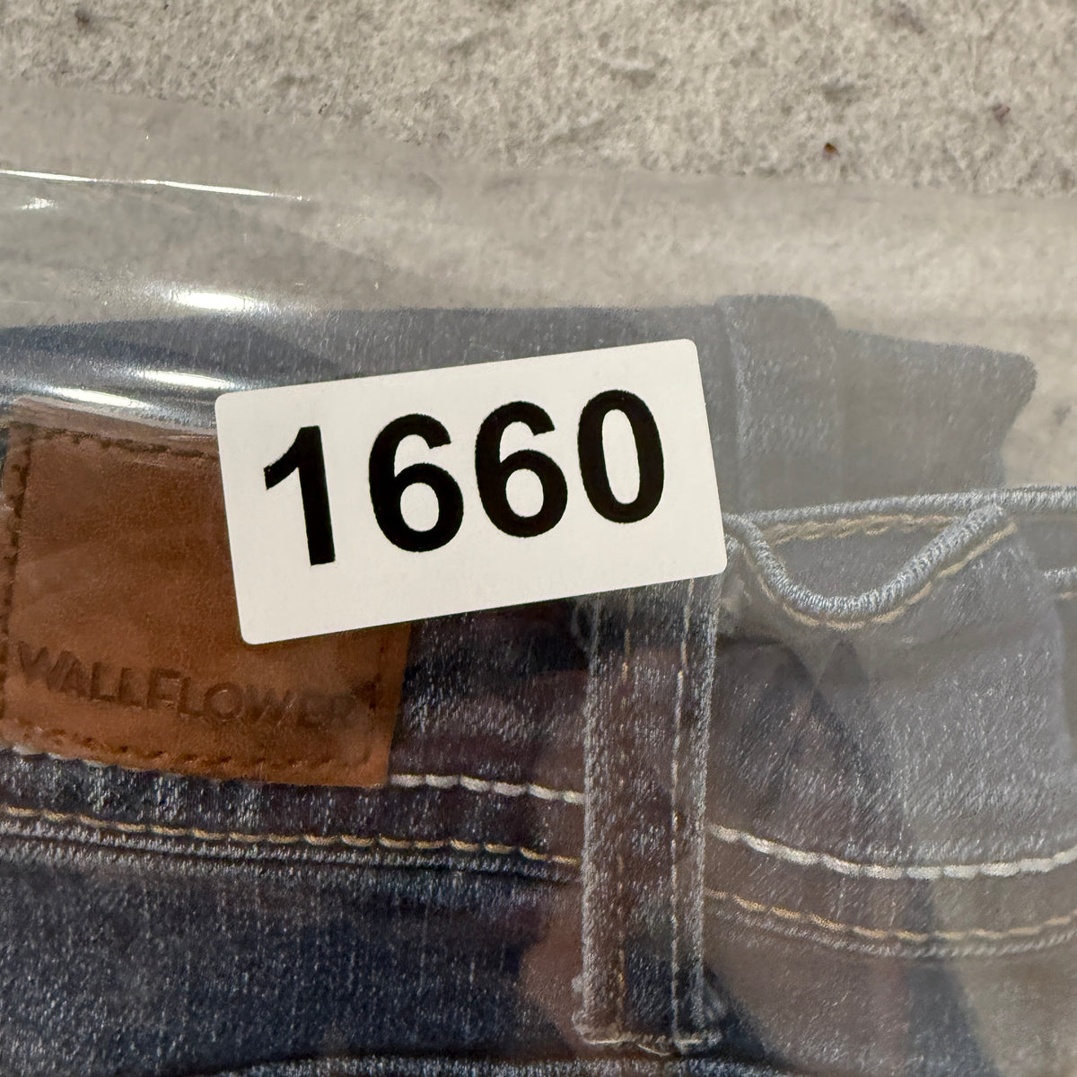 Wallflower Bootcut Jeans Women's Medium Wash Embellished Flap Pocket Size 9 photo 8