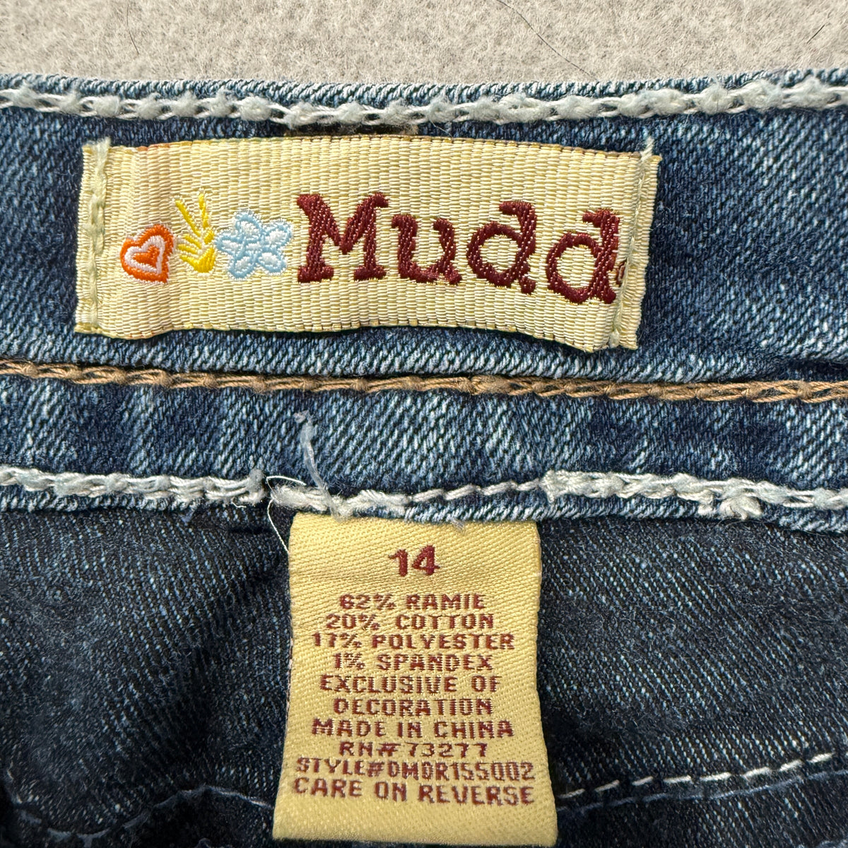 Mudd Denim Shorts Women's Medium Wash Blue Embroidered Pockets Size 14 photo 3