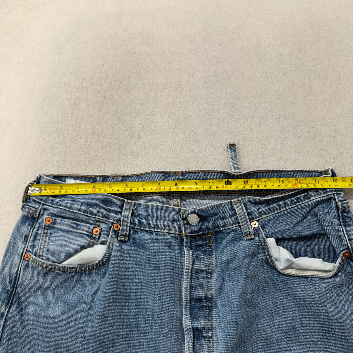 Levi's 501 Original Fit Jeans Men's Light Wash Blue Button Fly Straight Size 38x36 photo 4