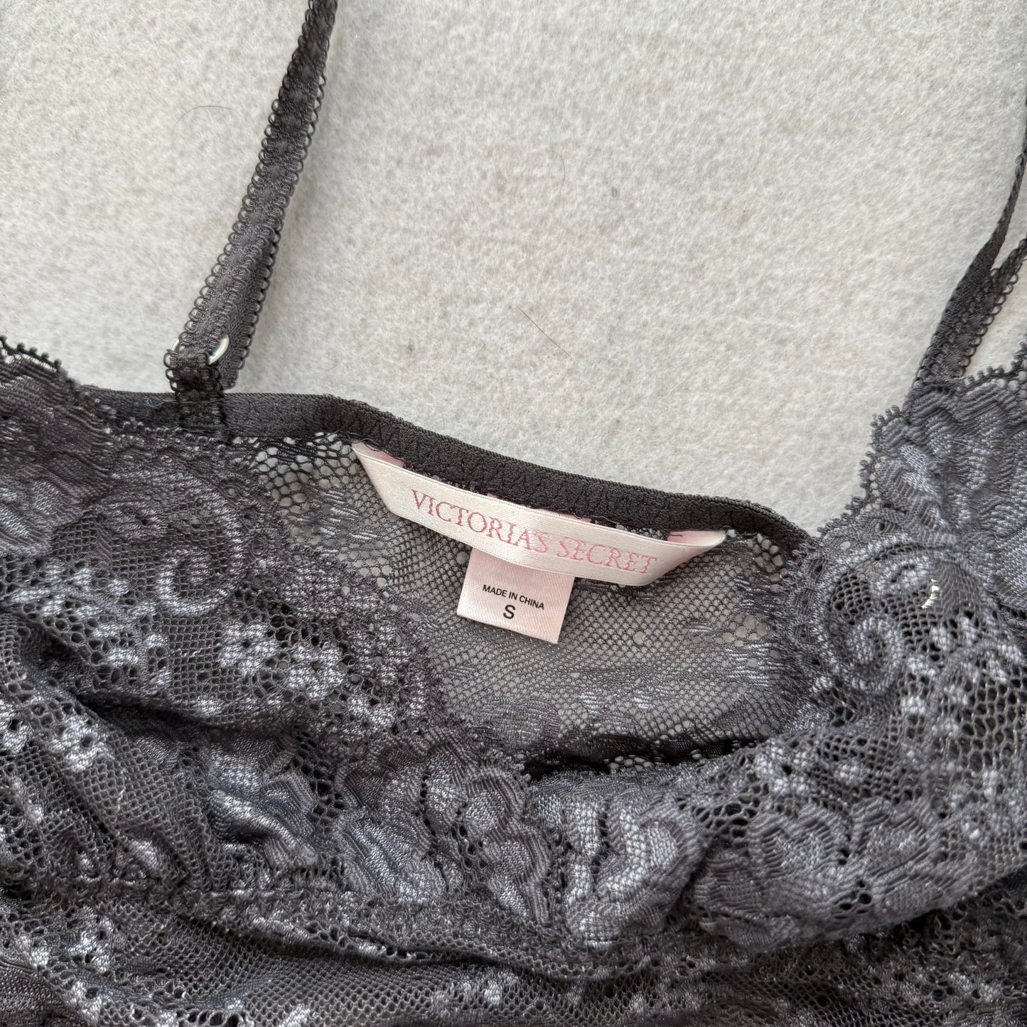 Victoria's Secret Women's Black Floral Lace Camisole Top Scalloped Edge Size S
