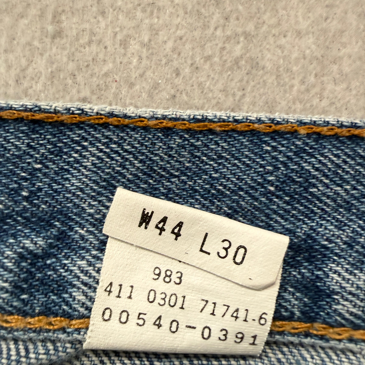 Levi's 540 Relaxed Fit Jeans Men's Medium Wash Blue Denim Five Pocket Size 44x30 photo 3
