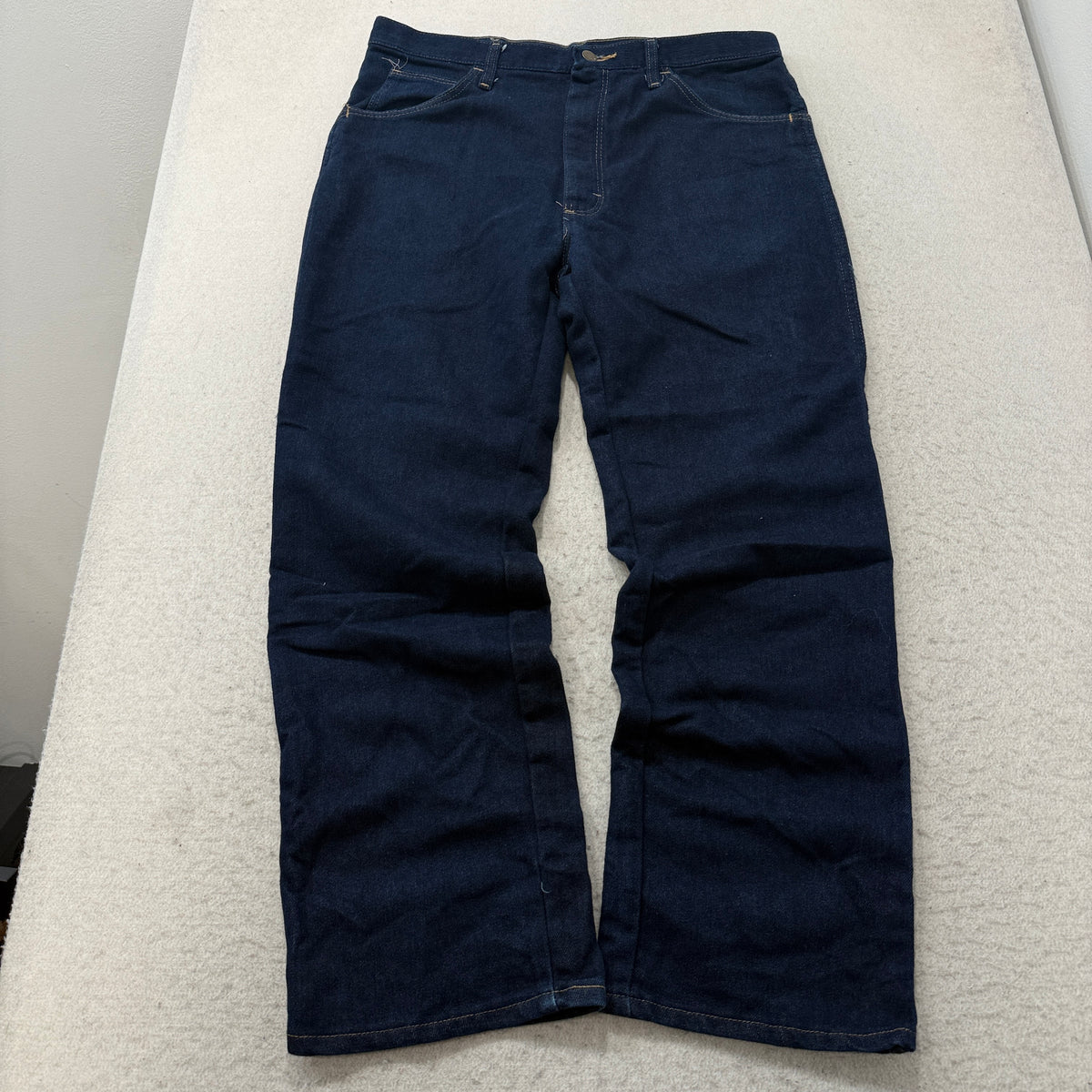 Wrangler Dark Rinse Relaxed Jeans Size 38x30 photo 2