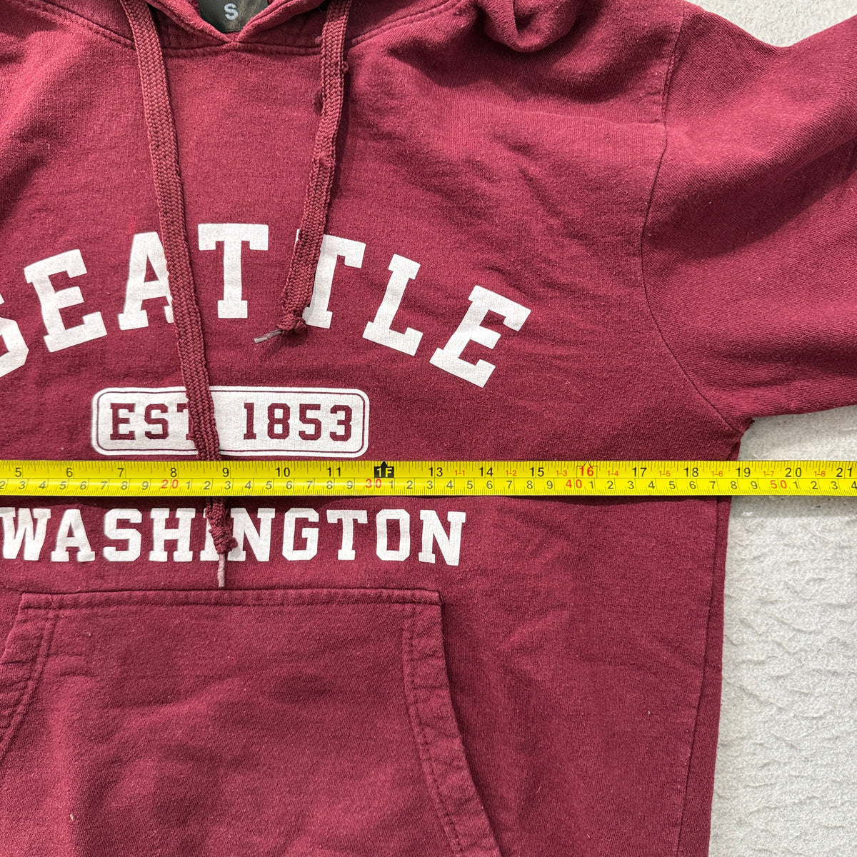 Feeling Hood Seattle Washington Maroon Pullover Hoodie Size S photo 4