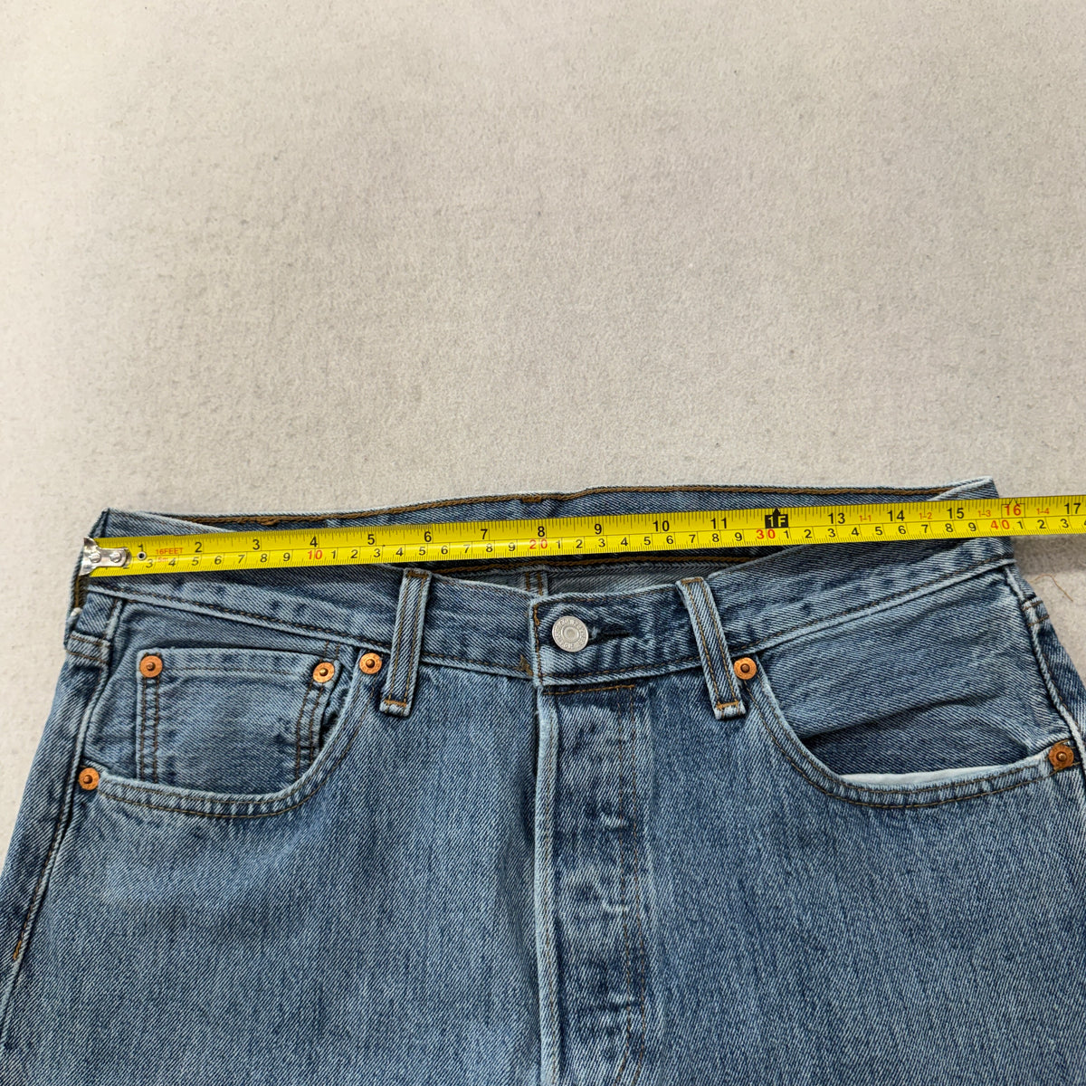 Levi's 501 Original Fit Jeans Men's Medium Wash Blue Button Fly Straight Size 32x34 photo 3