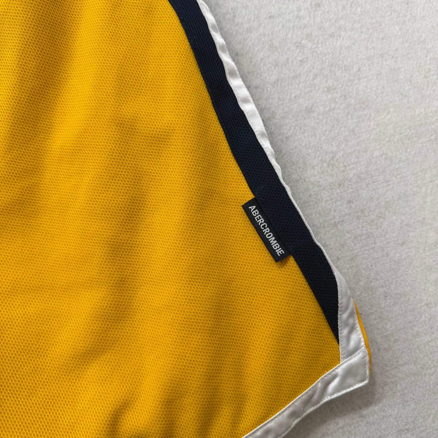 Abercrombie & Fitch Men's Mustard Yellow Mesh Gym Athletic Shorts Logo Size 8