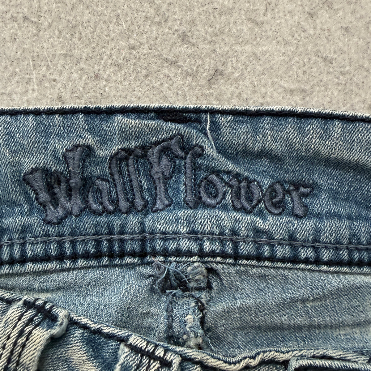 WallFlower Womens Blue Light Wash Denim Bootcut Jeans Stretch Flap Pocket Size 9