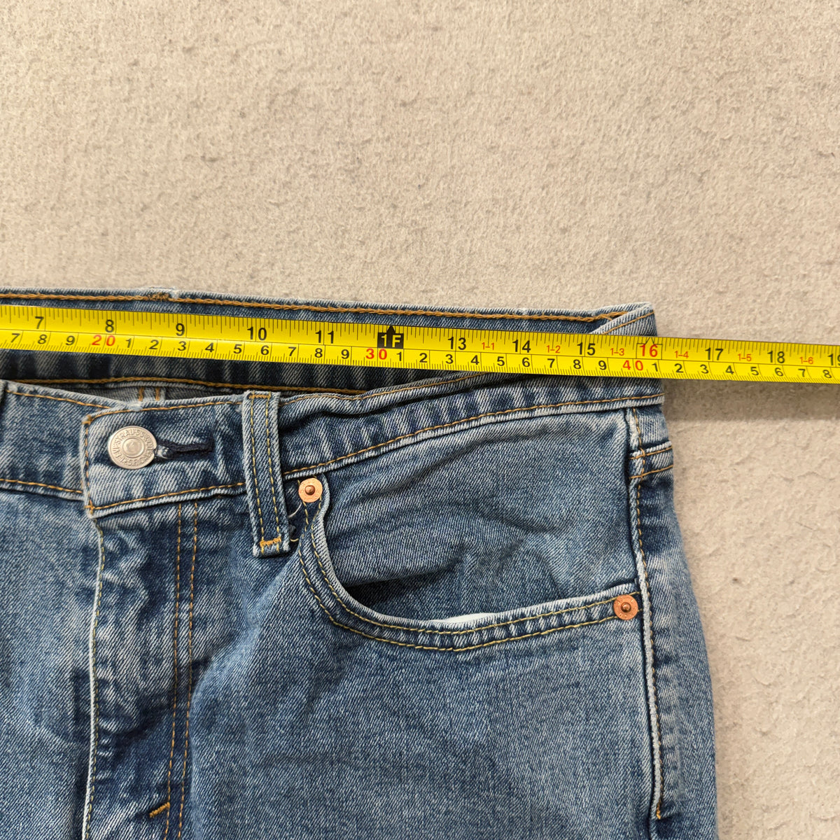 Levis Medium Wash Straight Leg Jeans Size 32x32 photo 4