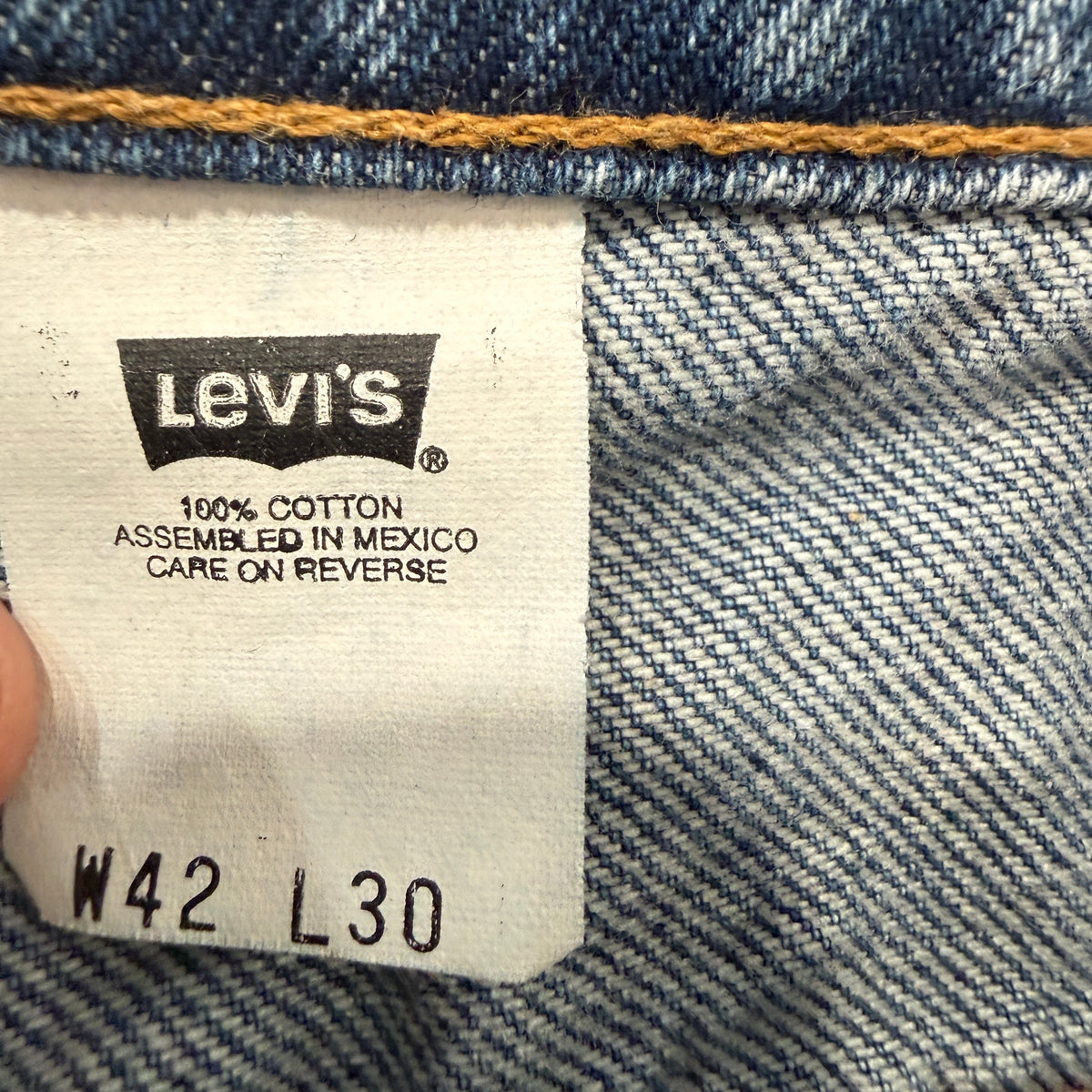 Levis 550 Relaxed Fit Medium Wash Jeans Size 42x30 photo 3