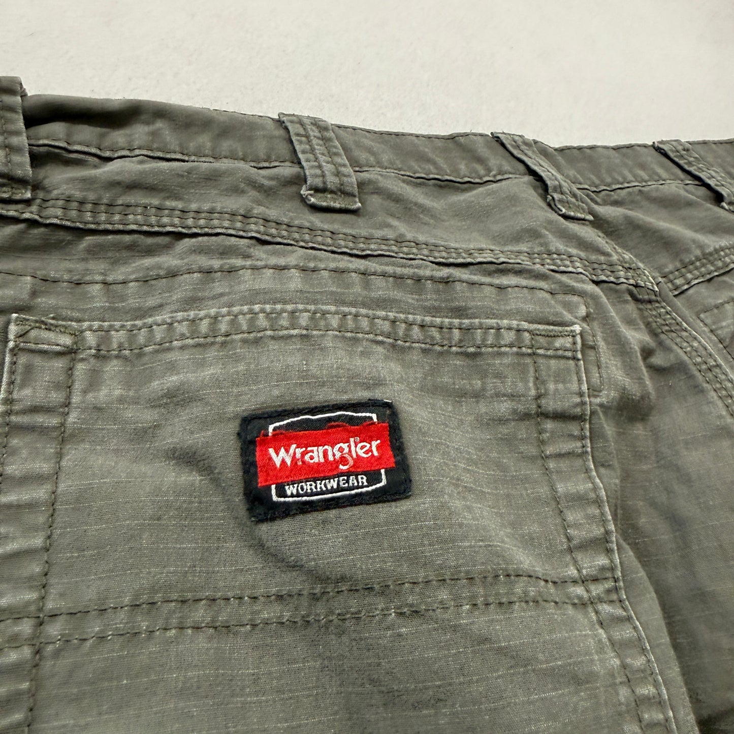Wrangler Workwear Men's Olive Green Utility Pants Pockets Classic Y2K Size W36