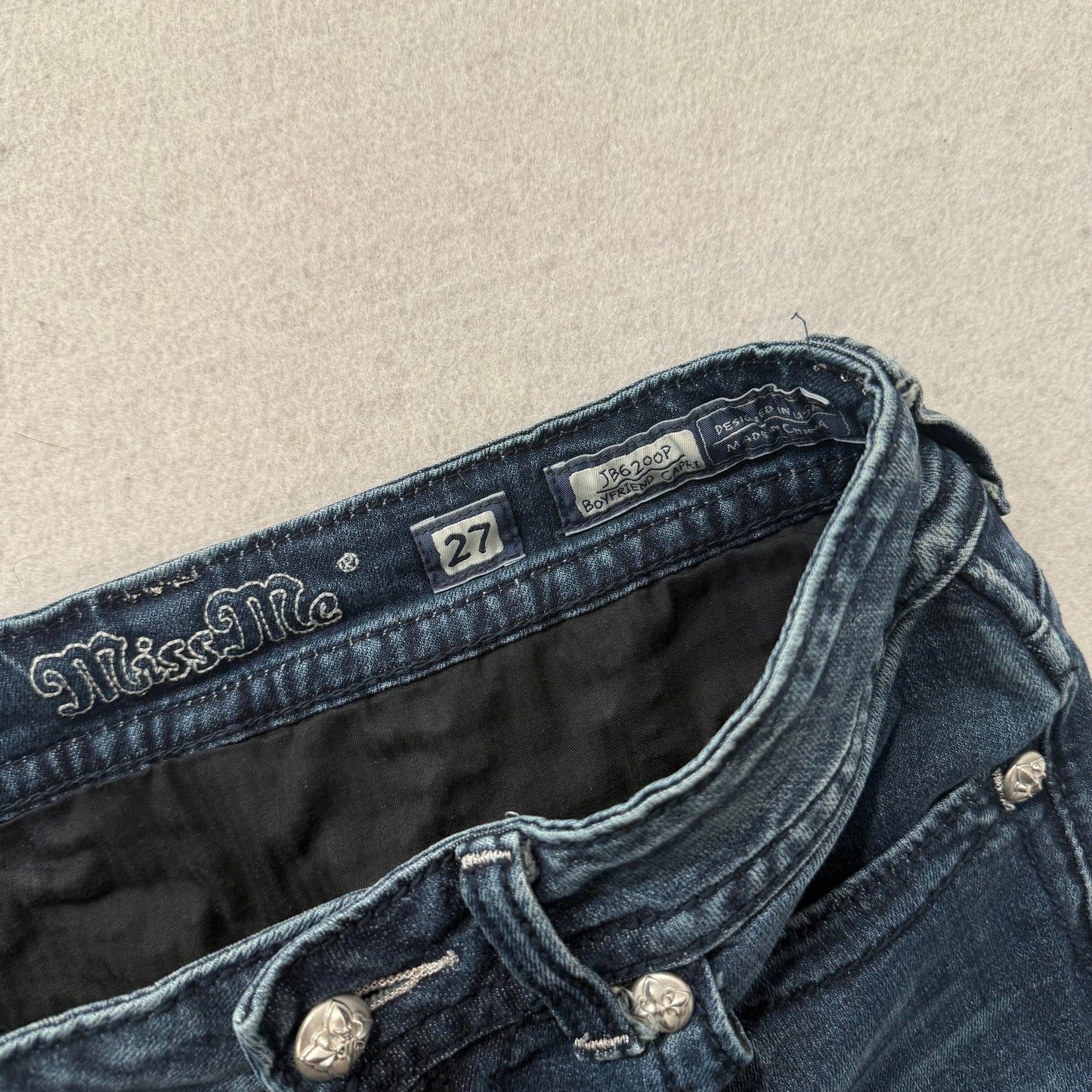 Miss Me Boyfriend Womens Dark Blue Denim Capri Jeans Sequins Flap Pocket Size 27