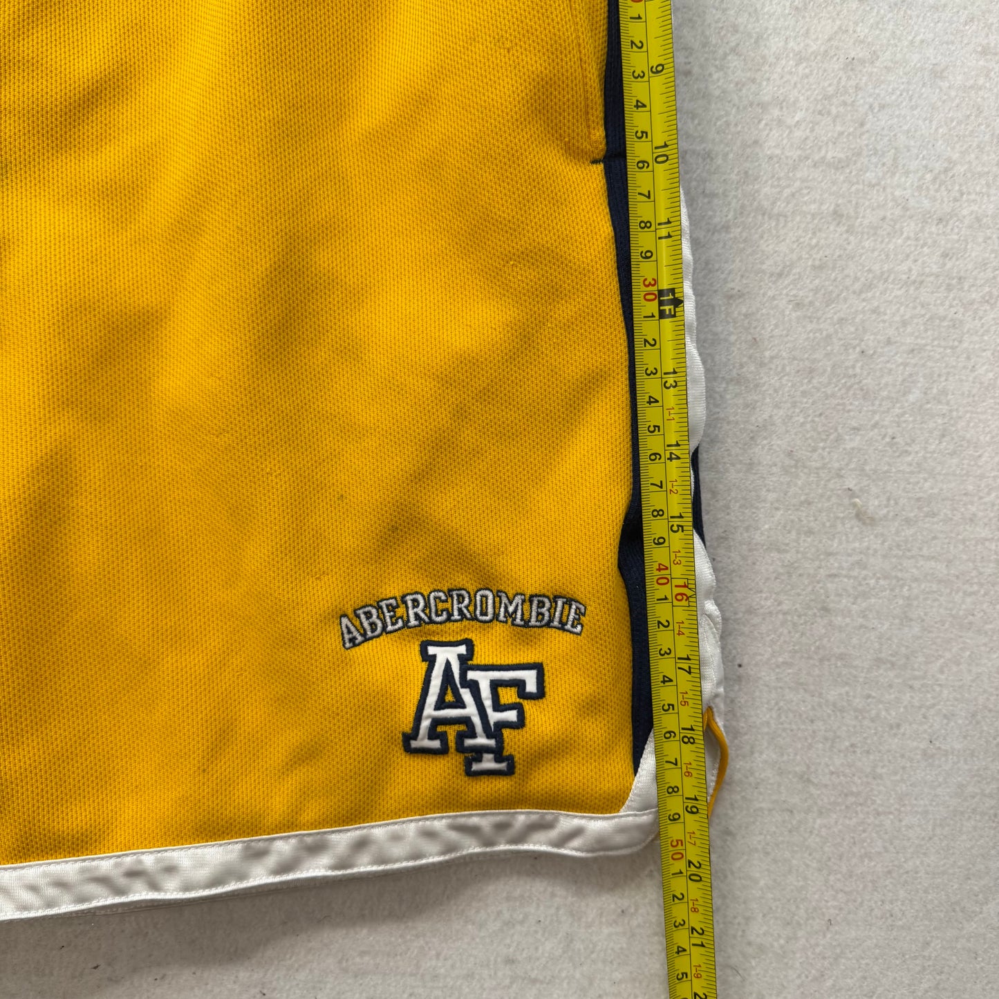 Abercrombie & Fitch Men's Mustard Yellow Mesh Gym Athletic Shorts Logo Size 8