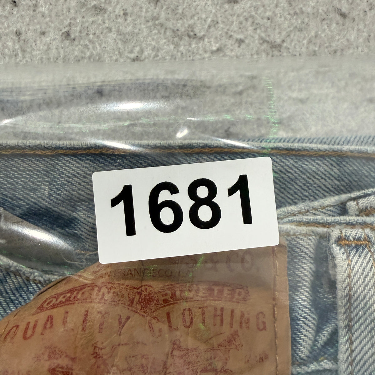 Vintage Levi's Jeans Men's Light Wash Blue Denim Relaxed Fit Size 36x30 photo 8