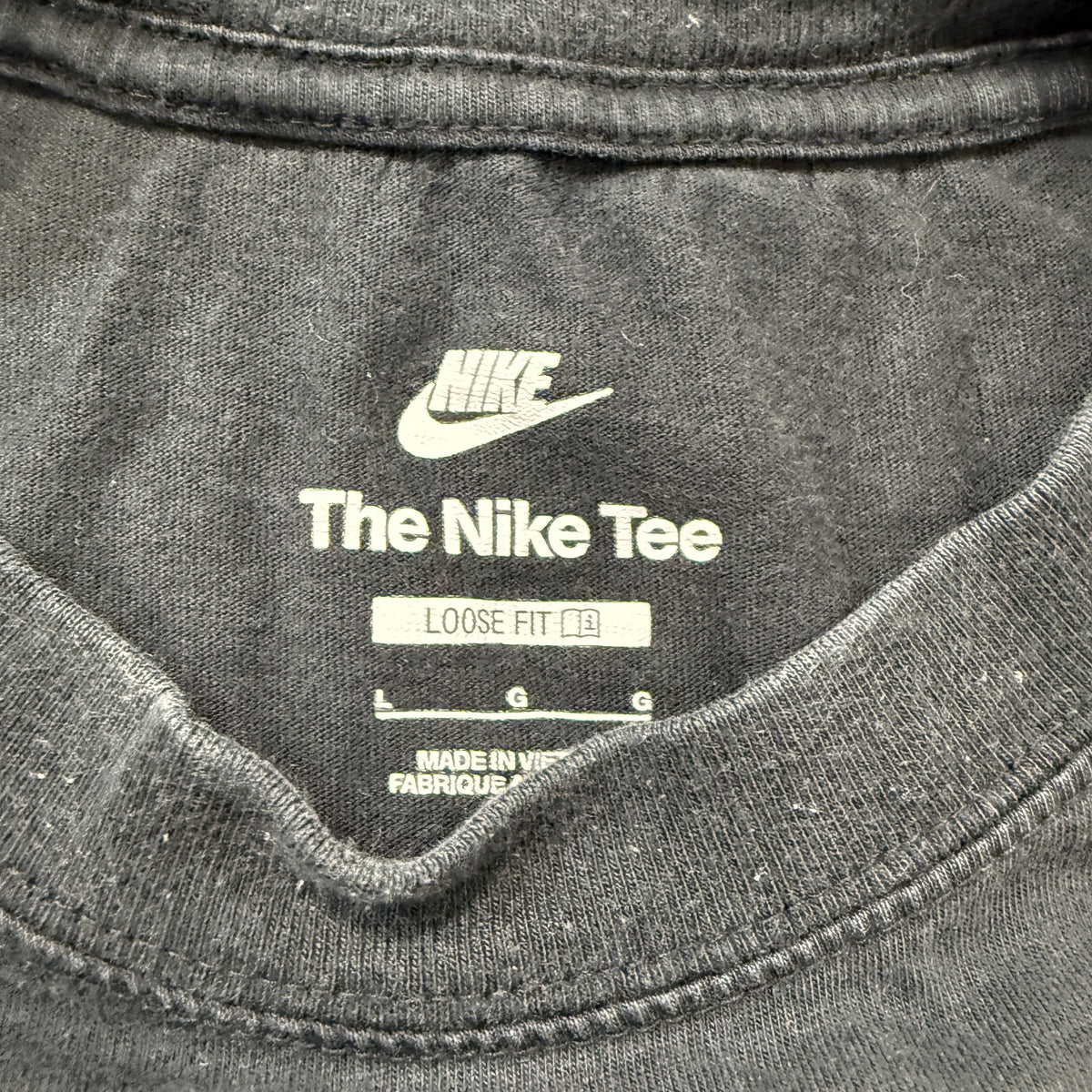 Nike Air Max tee brand tag