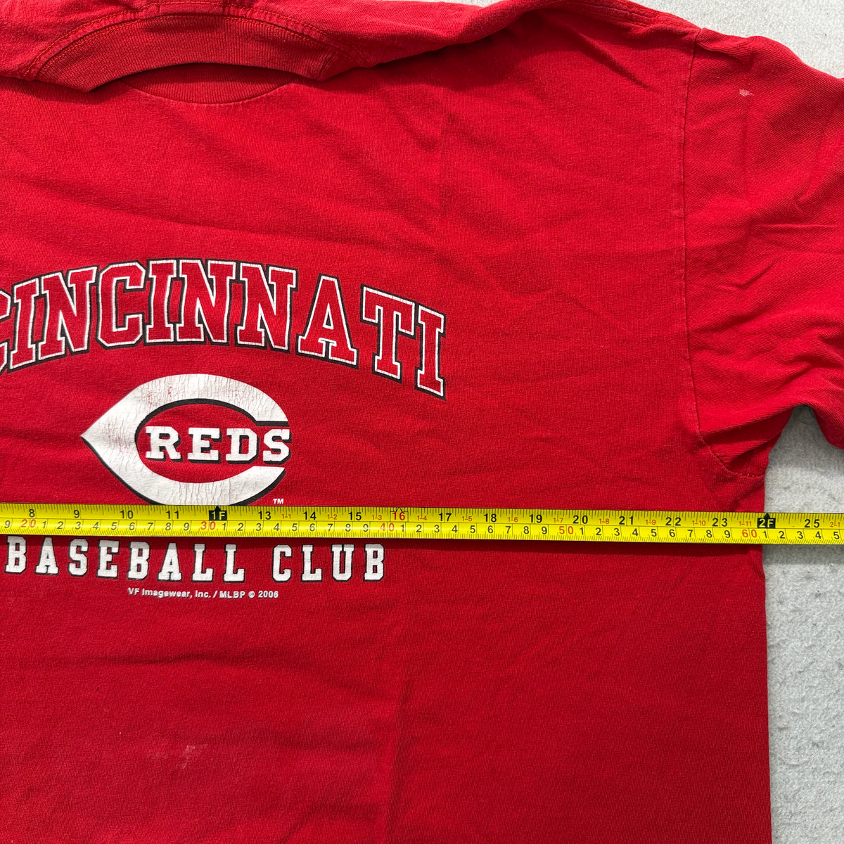 Cincinnati Reds tee chest measurement
