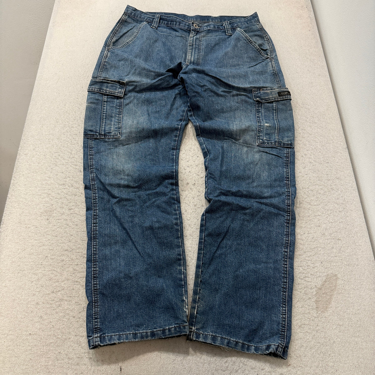 Wrangler Cargo Jeans Men's Medium Wash Blue Denim Utility Pockets Size 36x34 photo 1
