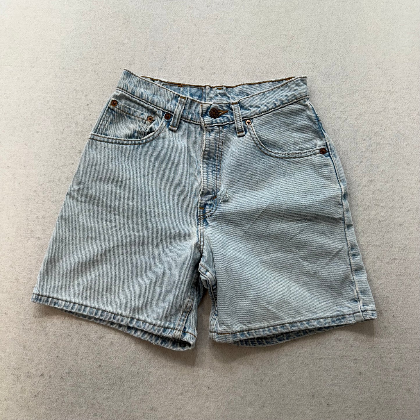 Levi Strauss & Co 550 Men's Light Wash Blue Denim Relaxed Fit Shorts Y2K Size 26