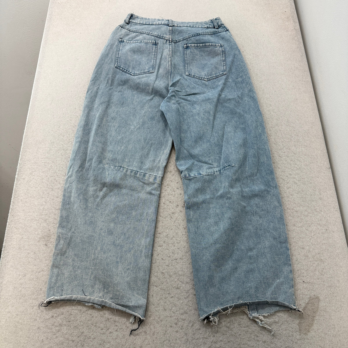 Unbranded Womens Light Wash Wide Leg Distressed Jeans Size 6 photo 2