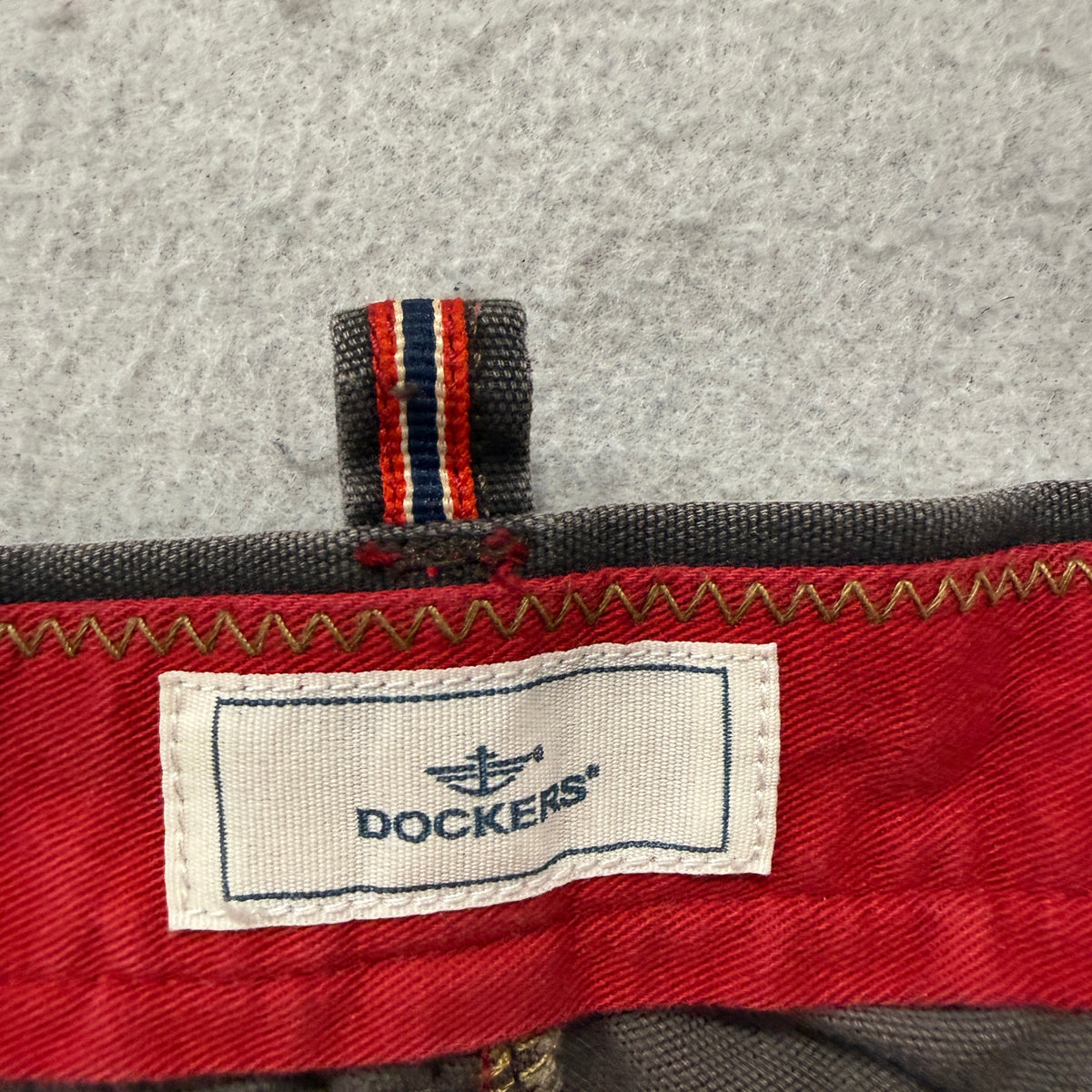 Dockers Relaxed Fit Flat Front Cargo Pants Gray Size 36x34 photo 3