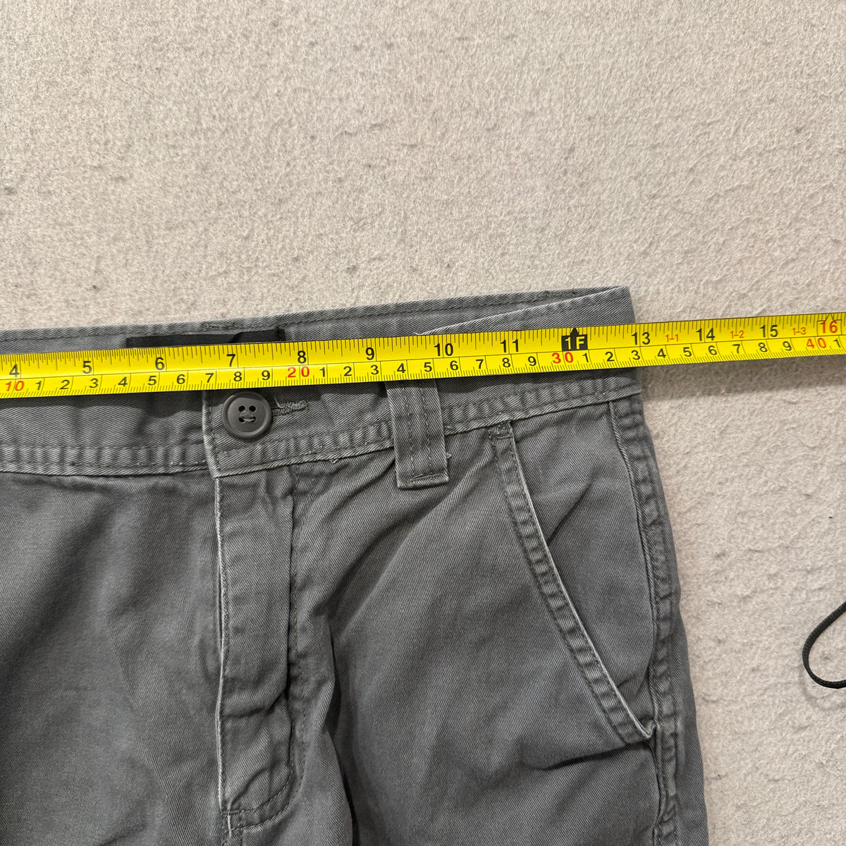 Boys Gray Cargo Shorts Size 10 photo 4