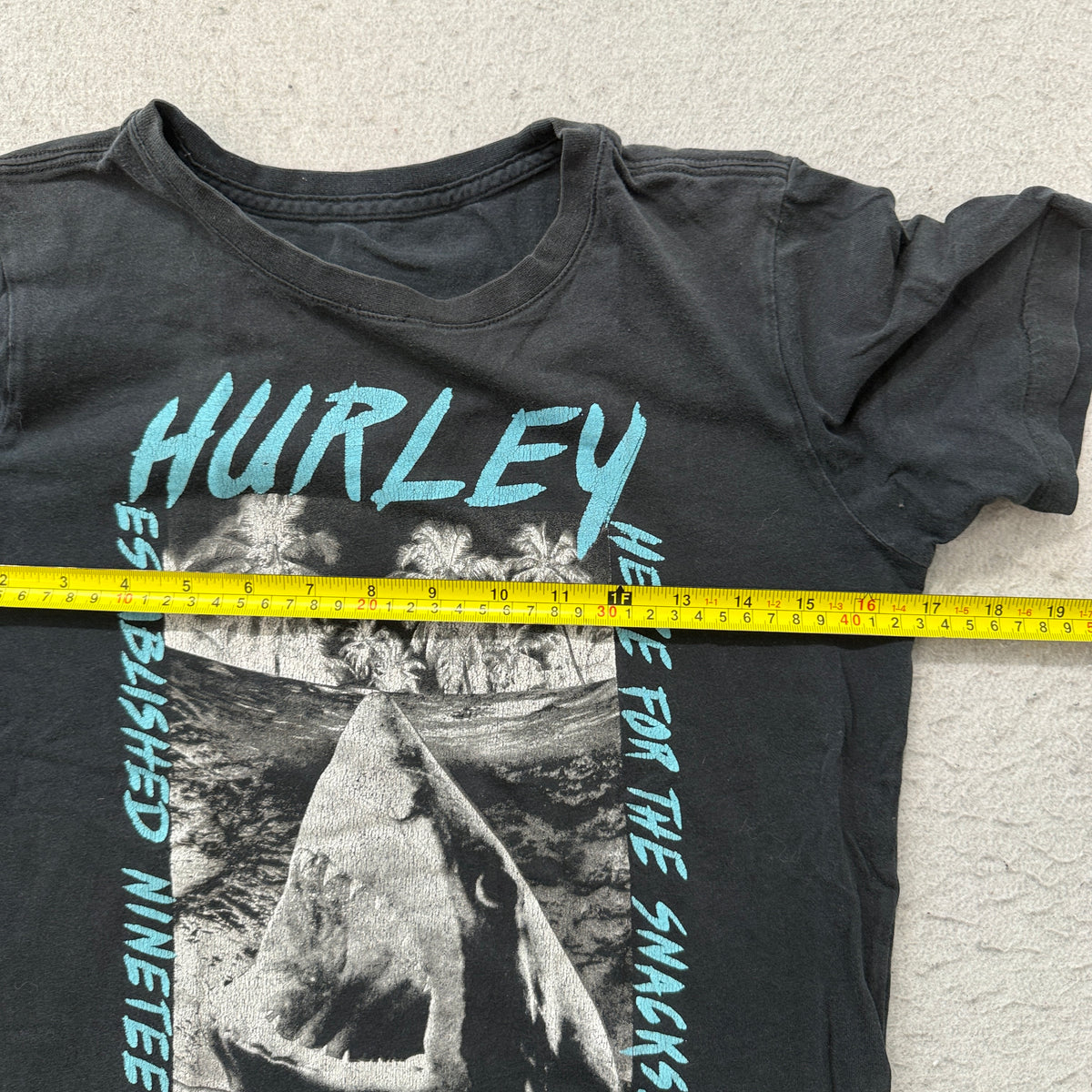 Hurley youth black tee chest measurement