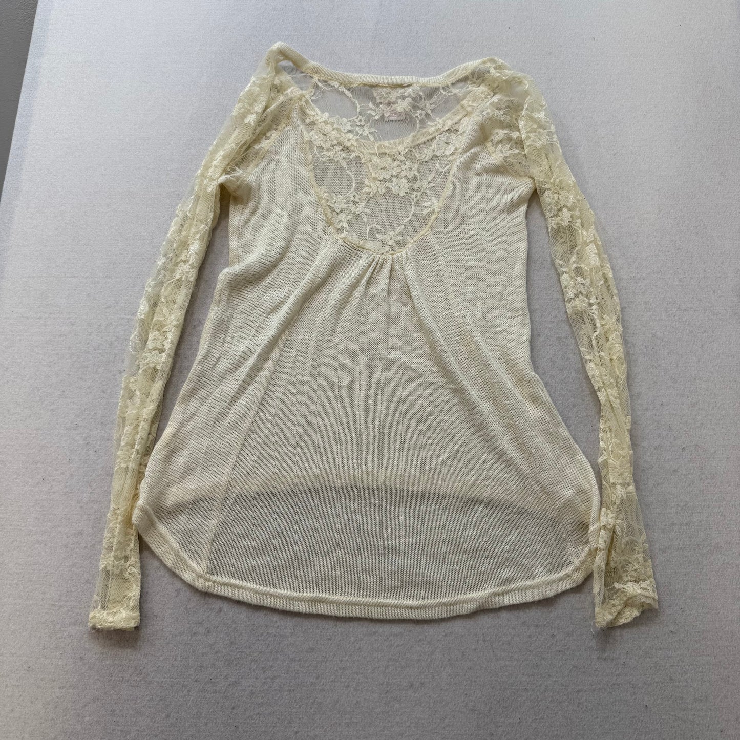 Candie's Women Cream Sheer Lace Pullover Top Long Sleeve High-Low Hemline Size M