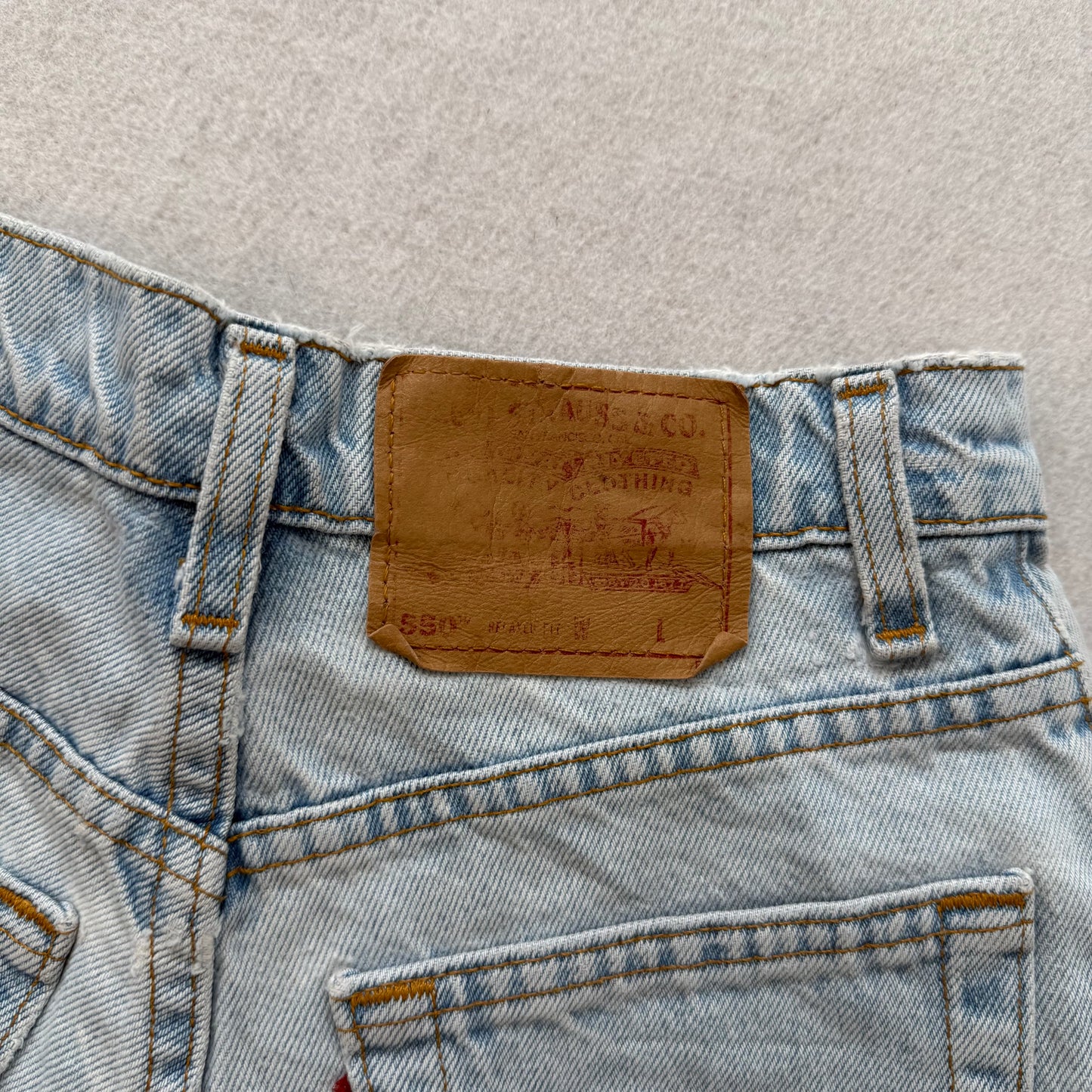 Levi Strauss & Co 550 Men's Light Wash Blue Denim Relaxed Fit Shorts Y2K Size 26