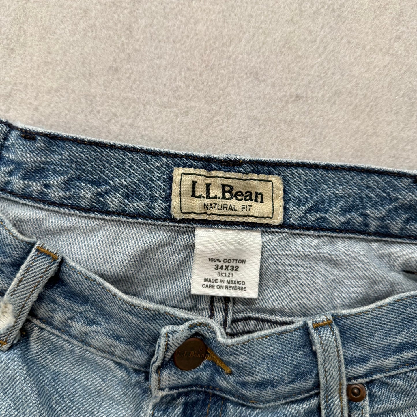 L.L. Bean Men's Light Wash Blue Denim Natural Fit Jeans Classic Raw Hem Size 34
