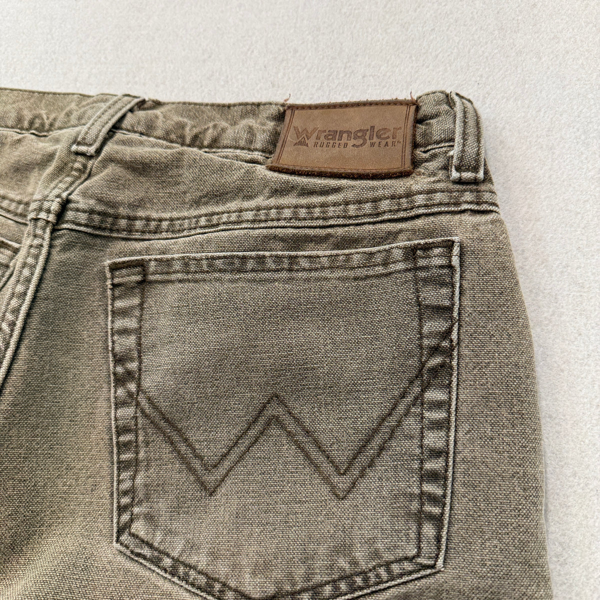 Wrangler Rugged Wear Men's Canvas Olive Work Pants Relaxed Fit Pockets Size W30