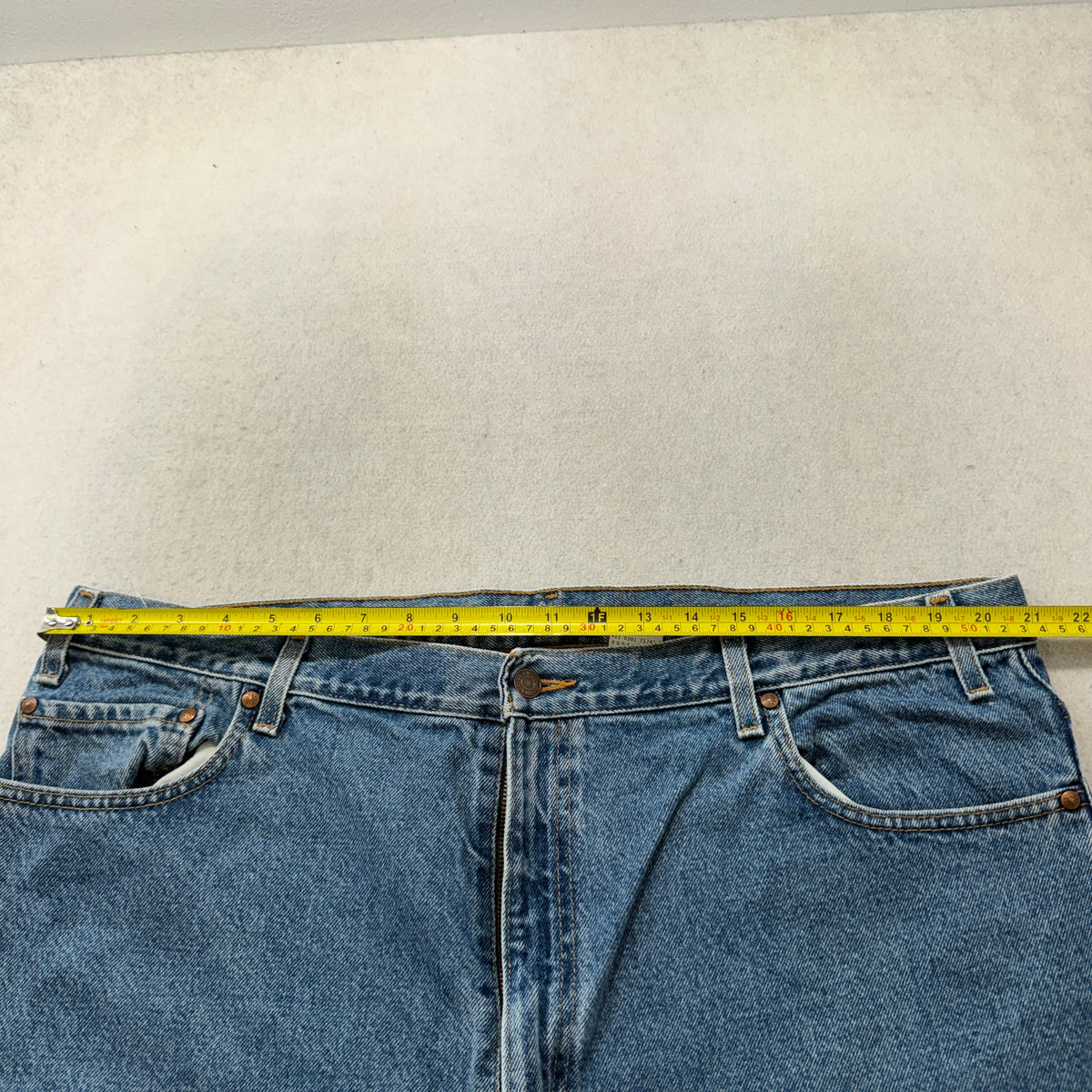 Levi's 540 Relaxed Fit Jeans Men's Medium Wash Blue Denim Five Pocket Size 44x30 photo 4