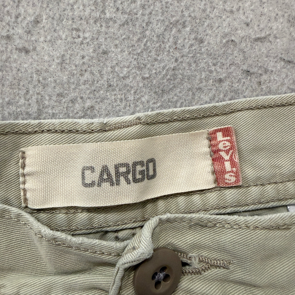 Levis Cargo Shorts Khaki Size 40 photo 3